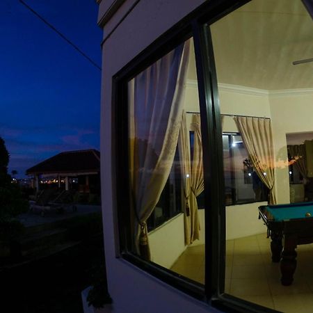 Seaview Beach Resort Jepara Esterno foto