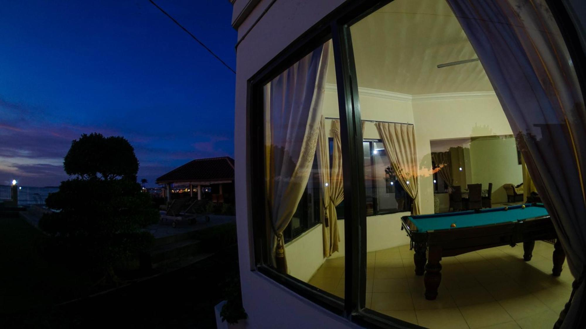 Seaview Beach Resort Jepara Esterno foto