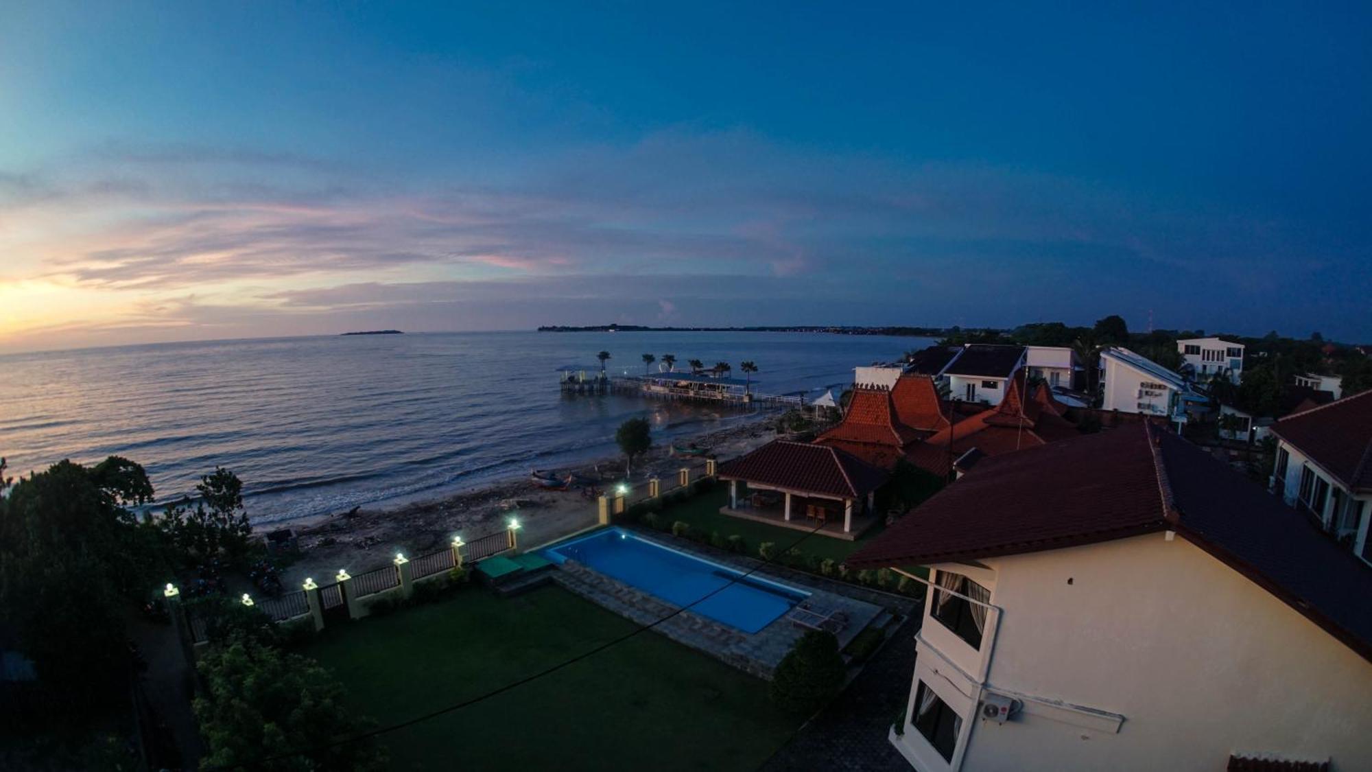 Seaview Beach Resort Jepara Esterno foto