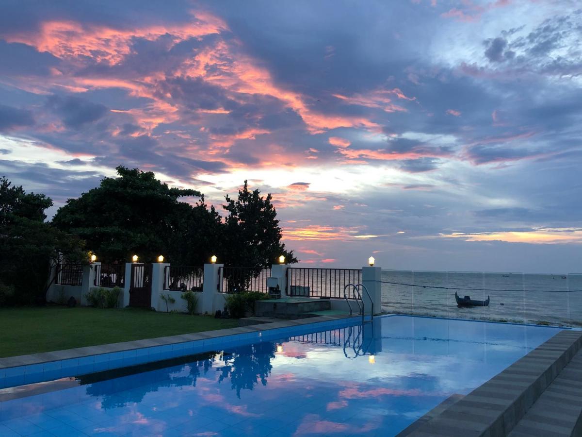 Seaview Beach Resort Jepara Esterno foto